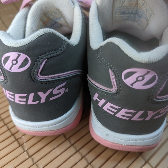 Heelys women's sz 6 gray leather wheel on heel shoes. 66pm - Picture 6 of 8